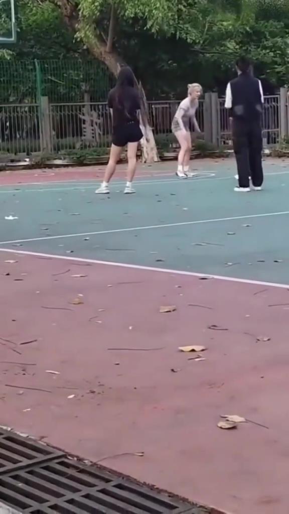 上來就背打女生的男人，真的活該沒有女朋友啊